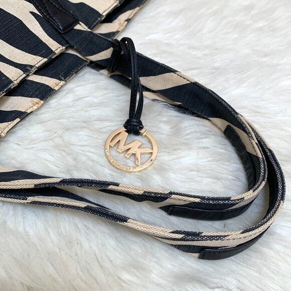 MICHAEL KORS X-Large Black/White Zebra Pattern Canvas Beach Tote Leather Trim - Picture 9 of 16